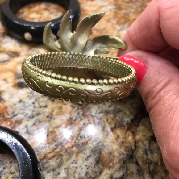 Napkin Rings Two sets of 4 each - Picture 5 of 5